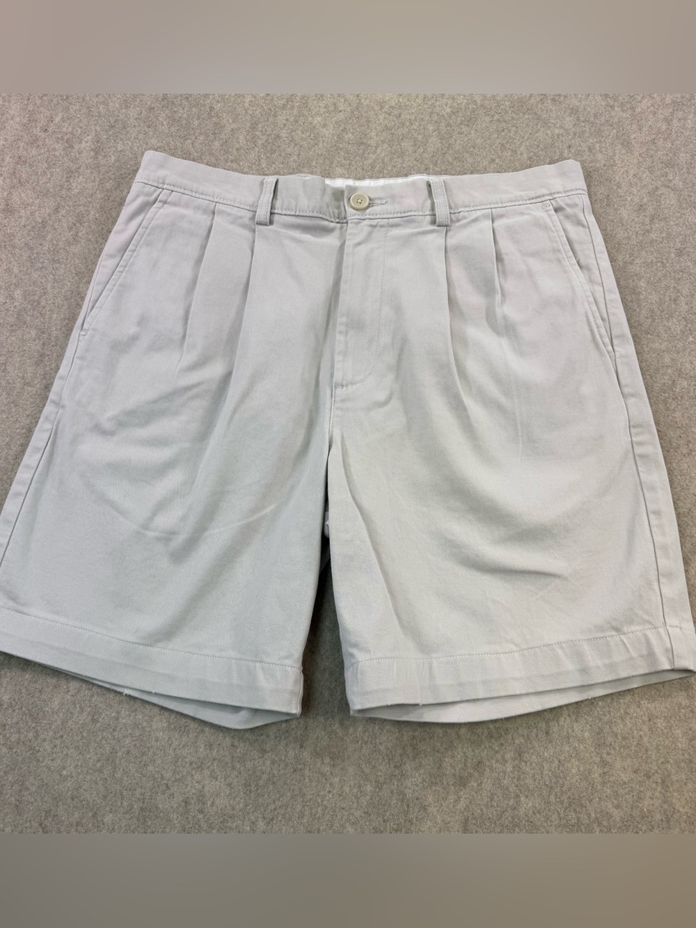 Roundtree & Yorke Light Khaki Pleated Men’s Shorts Sz 33 Preppy Casual & Classy
